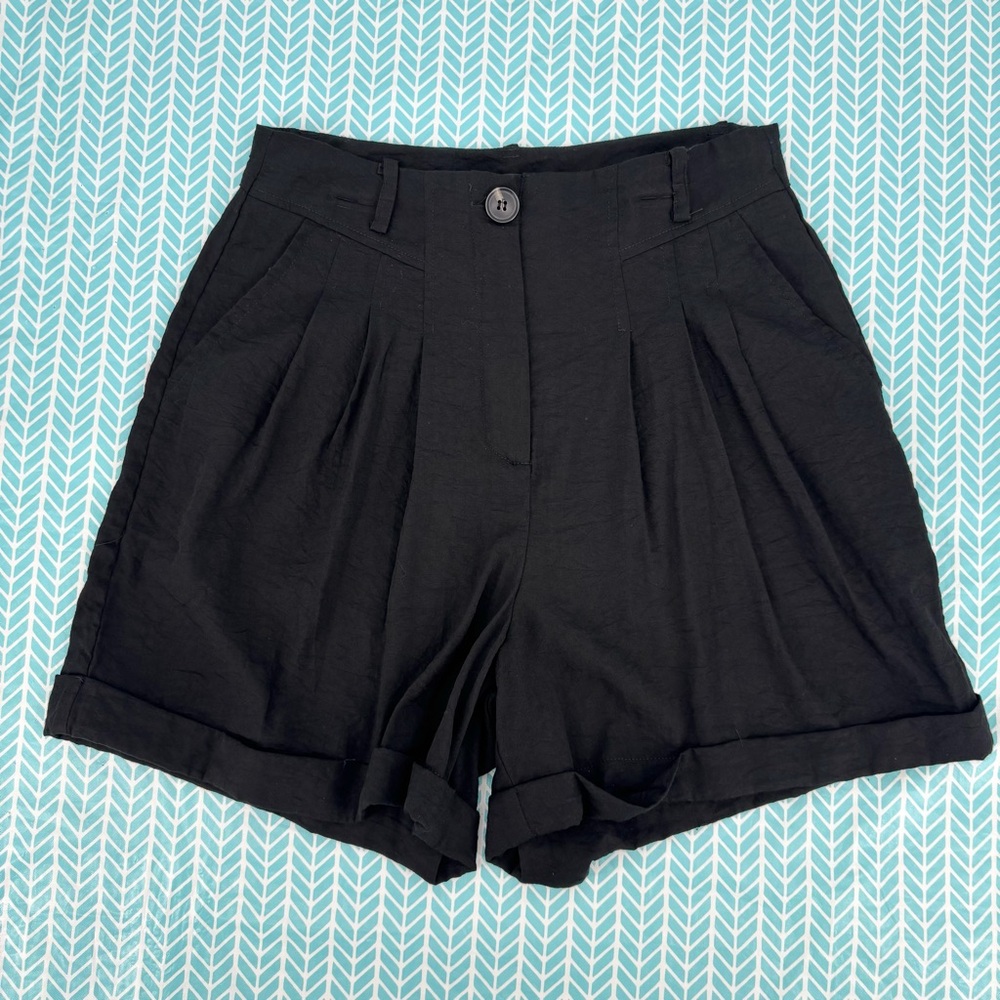 MINKPINK Black Wide Leg High Waist Cuffed Dressy 4” Shorts, Medium